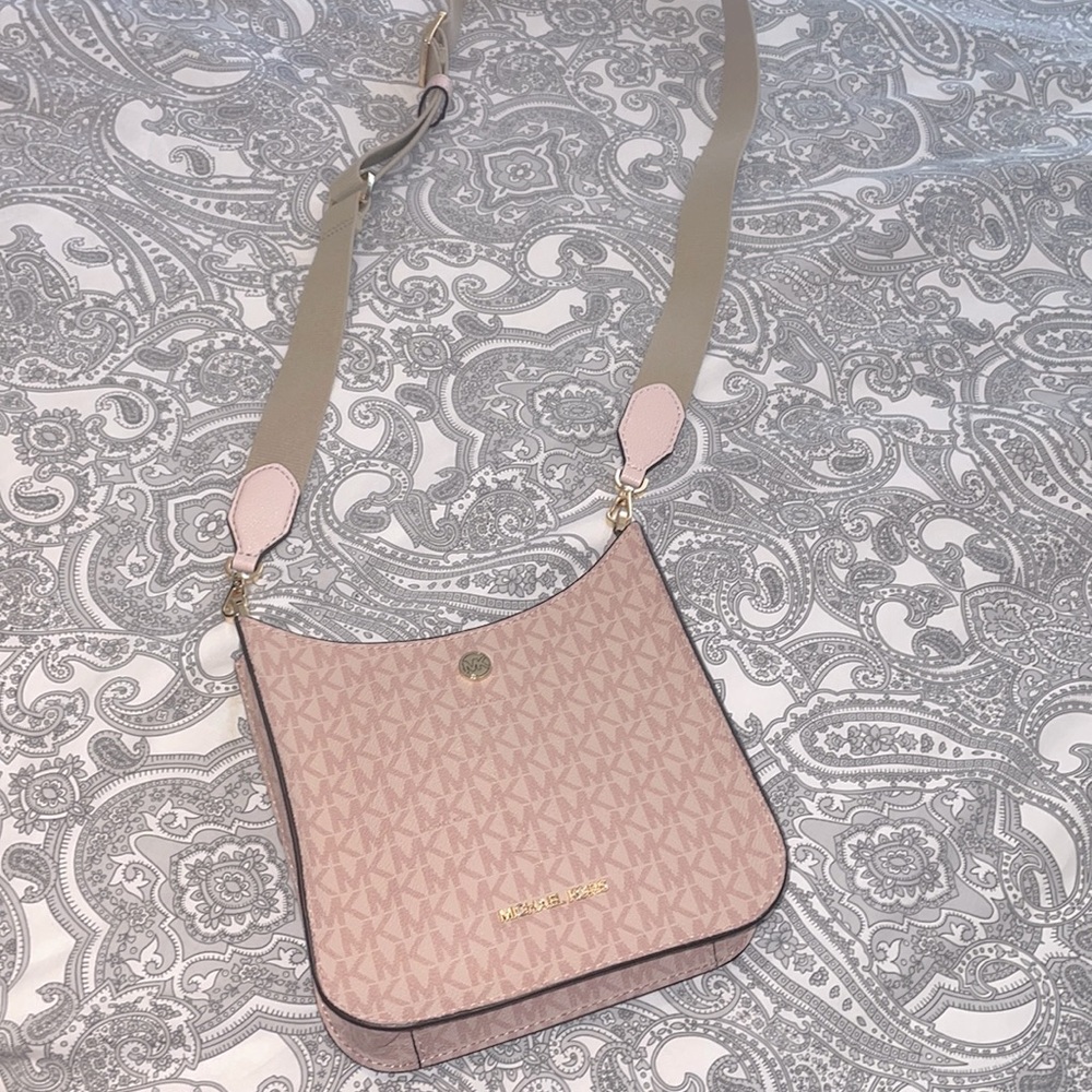 Michael kors crossbody pink bag